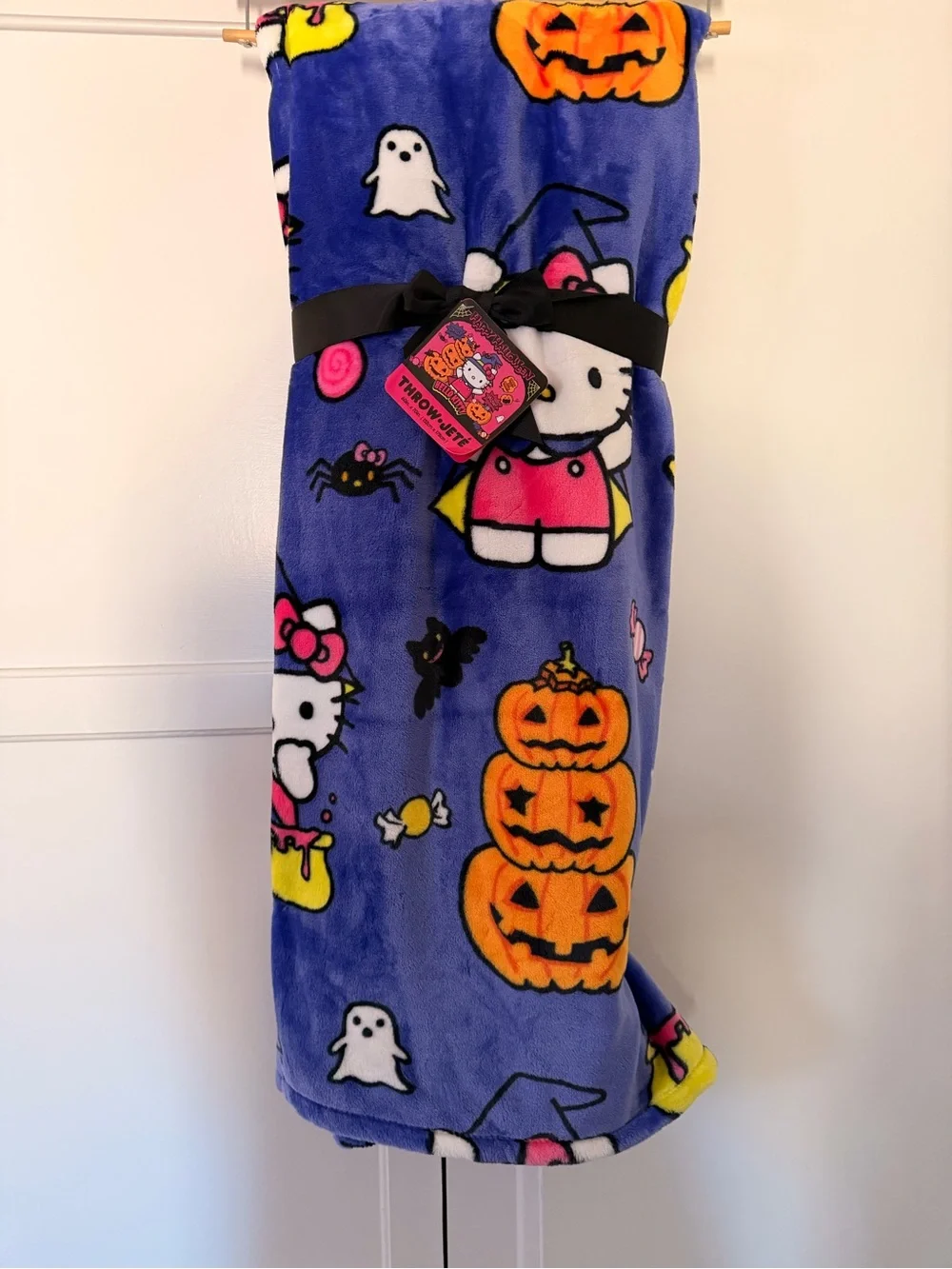 Hello Kitty Halloween Plush Throw - Purple with Orange Jack-o'-Lanterns